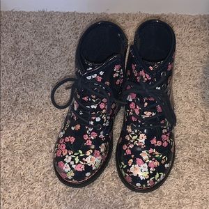Boots for kids black used